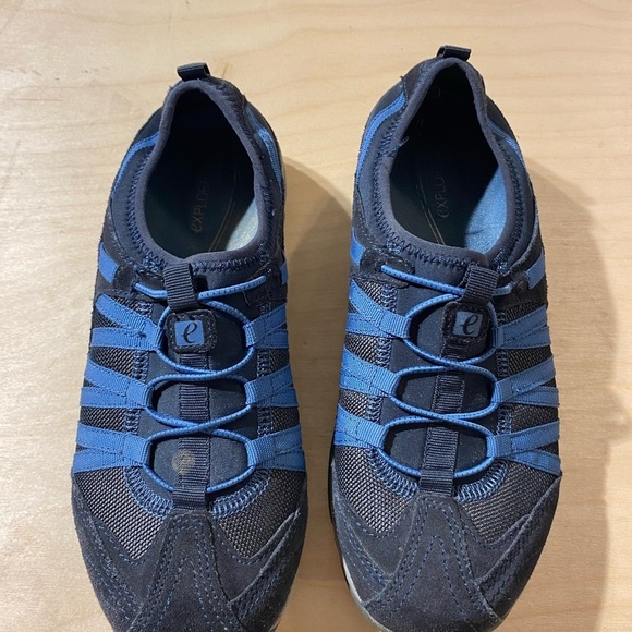 Explore Slip On Sneaker size 9 (Box 2) - Picture 5 of 16